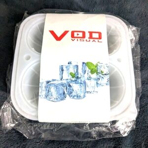 Ice Cube Tray/Molds. Large. NWT